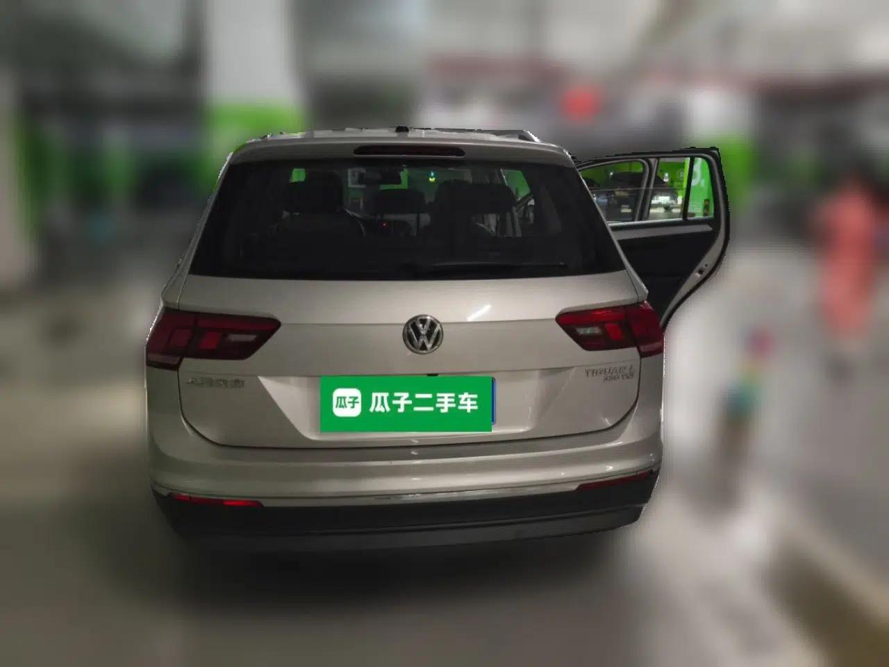Volkswagen Tiguan L 2018 330TSI Automatic Two-Wheel Drive Luxury Edition — миниатюра 5