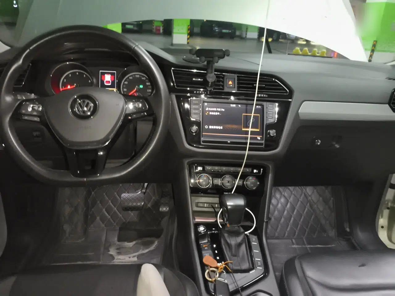 Volkswagen Tiguan L 2018 330TSI Automatic Two-Wheel Drive Luxury Edition — миниатюра 9