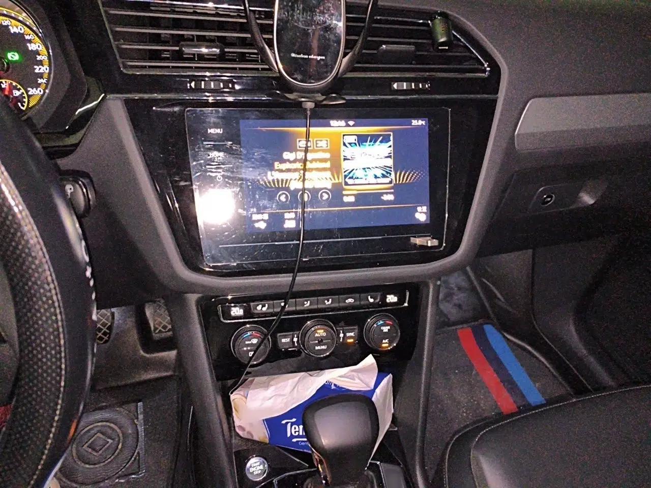 Volkswagen Tiguan L 2020 330TSI Automatic Two-Wheel Drive Smart Luxury Edition China VI Standard — миниатюра 12
