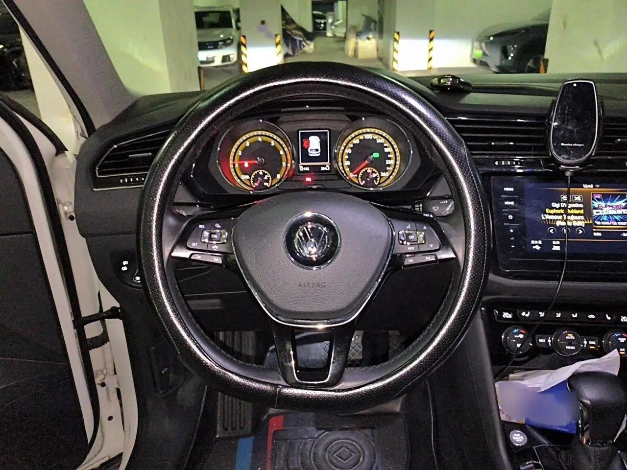 Volkswagen Tiguan L 2020 330TSI Automatic Two-Wheel Drive Smart Luxury Edition China VI Standard — миниатюра 9