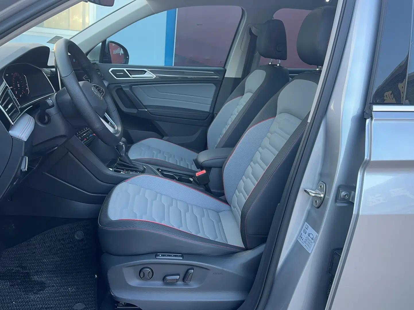 Volkswagen Tiguan L 2023 330TSI Automatic Two-Wheel Drive R-Line Flagship Edition — миниатюра 11