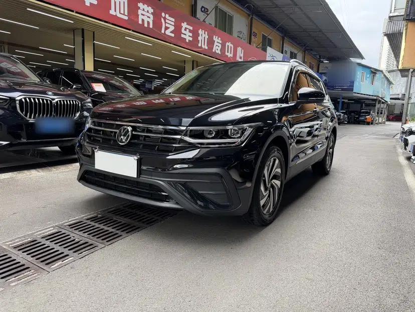 Volkswagen Tiguan L 2025 Model, Outstanding Version, 300TSI Automatic Two-Wheel Drive Longteng Edition — миниатюра 1