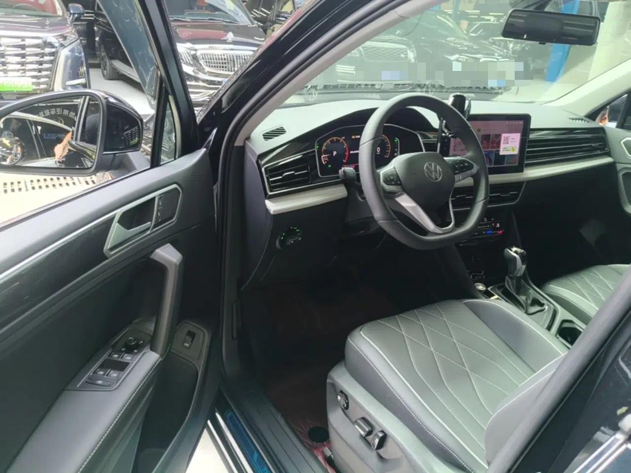Volkswagen Tiguan L 2025 Model, Outstanding Version, 300TSI Automatic Two-Wheel Drive Longteng Edition — миниатюра 24