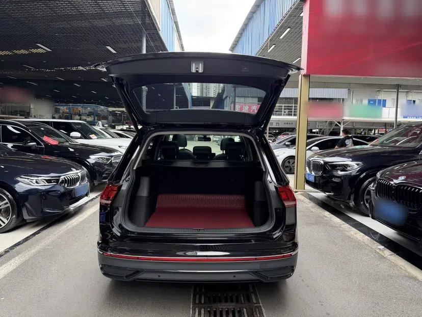 Volkswagen Tiguan L 2025 Model, Outstanding Version, 300TSI Automatic Two-Wheel Drive Longteng Edition — миниатюра 28
