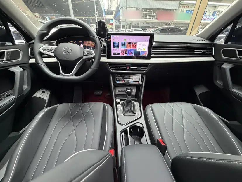 Volkswagen Tiguan L 2025 Model, Outstanding Version, 300TSI Automatic Two-Wheel Drive Longteng Edition — миниатюра 29
