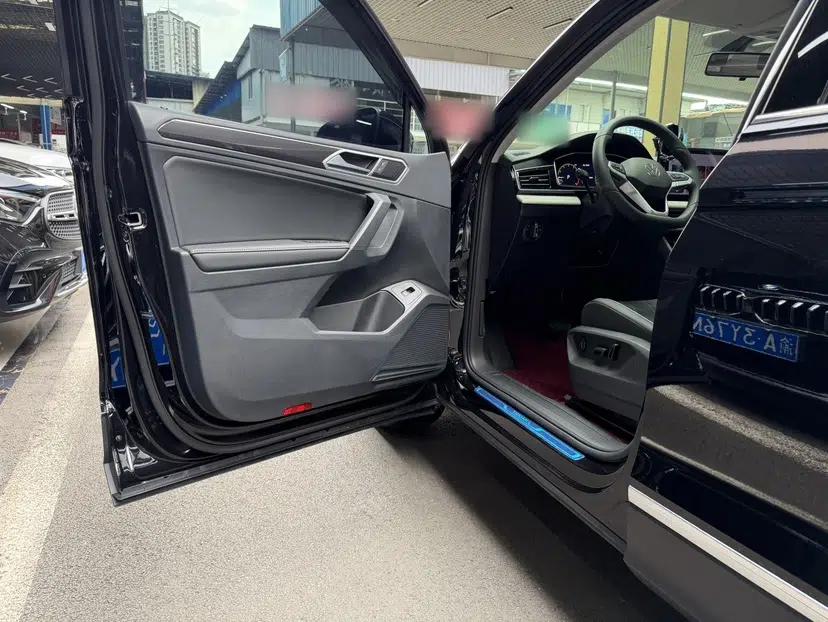 Volkswagen Tiguan L 2025 Model, Outstanding Version, 300TSI Automatic Two-Wheel Drive Longteng Edition — миниатюра 30