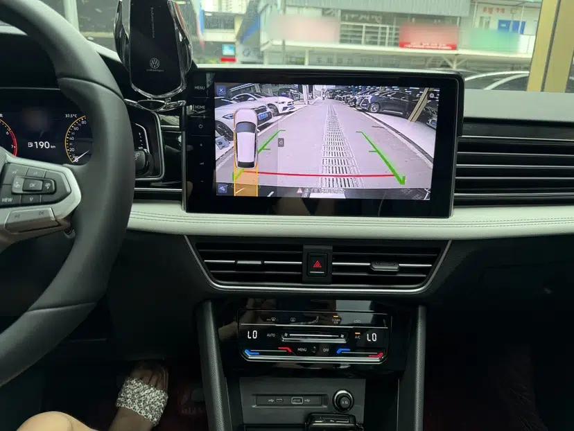 Volkswagen Tiguan L 2025 Model, Outstanding Version, 300TSI Automatic Two-Wheel Drive Longteng Edition — миниатюра 31