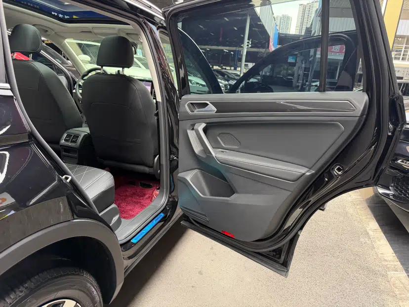 Volkswagen Tiguan L 2025 Model, Outstanding Version, 300TSI Automatic Two-Wheel Drive Longteng Edition — миниатюра 40