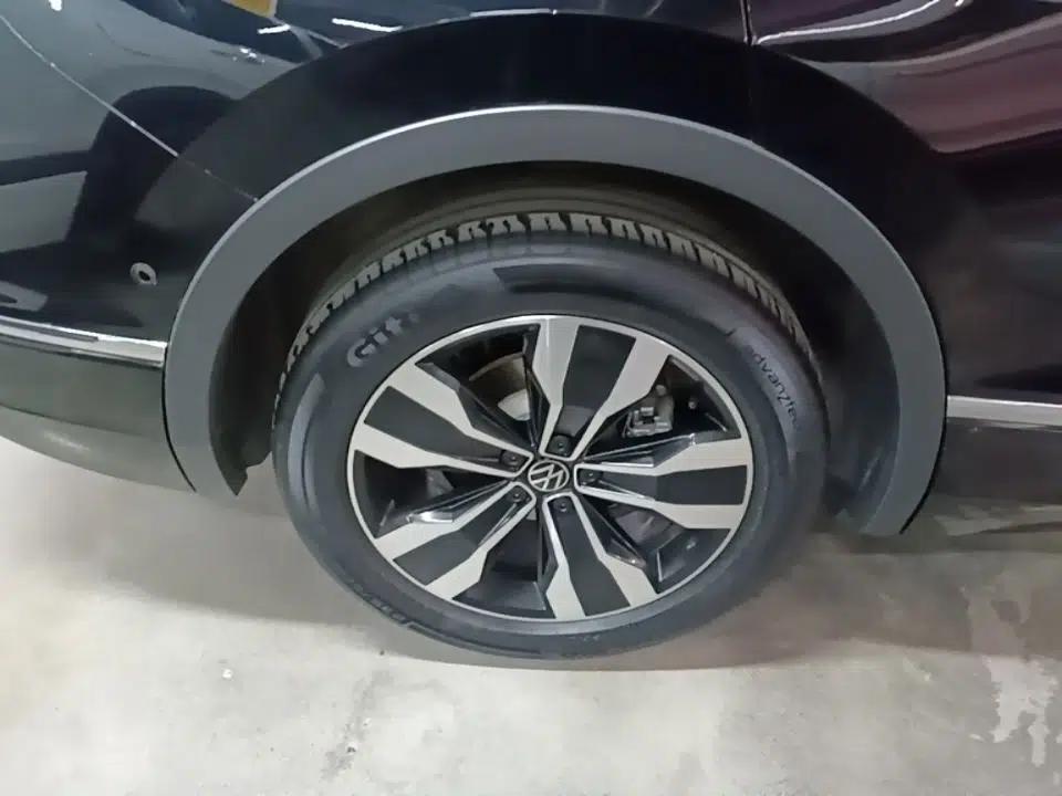 Volkswagen Tiguan L 2025 Model Outstanding Version 330TSI Automatic Two-Wheel Drive R-Line Longyao Edition — миниатюра 11