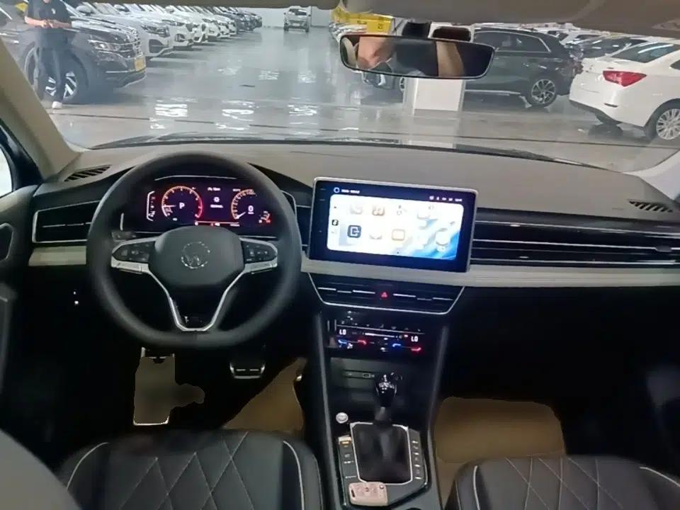 Volkswagen Tiguan L 2025 Model Outstanding Version 330TSI Automatic Two-Wheel Drive R-Line Longyao Edition — миниатюра 17