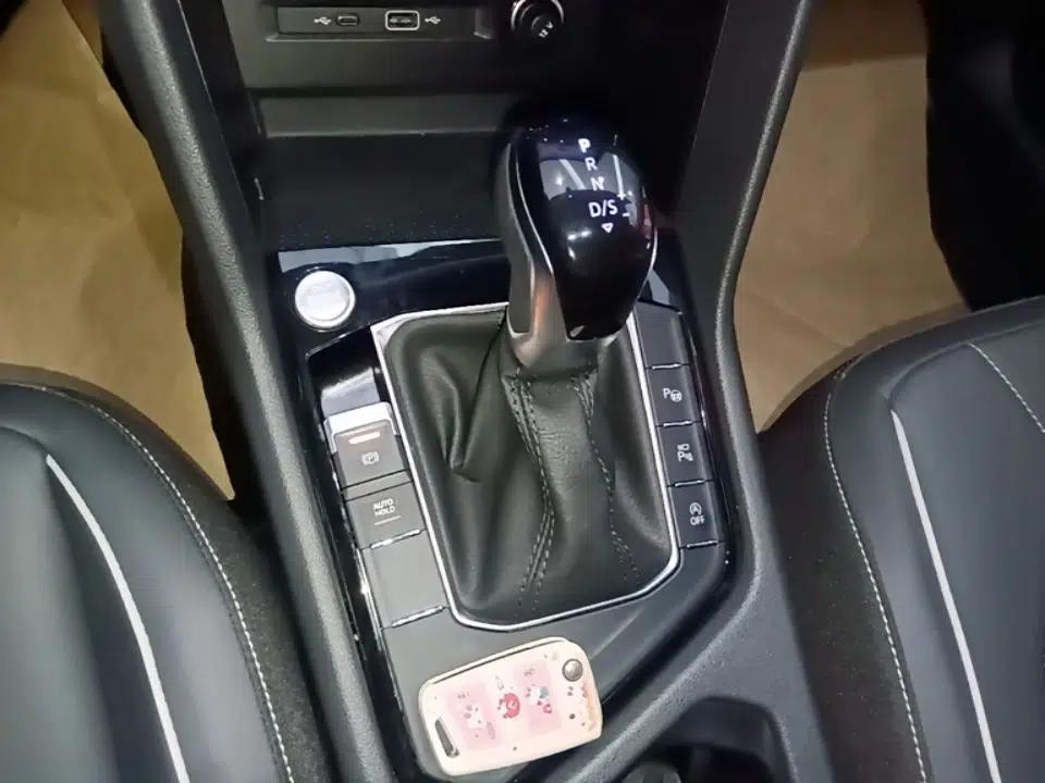 Volkswagen Tiguan L 2025 Model Outstanding Version 330TSI Automatic Two-Wheel Drive R-Line Longyao Edition — миниатюра 21
