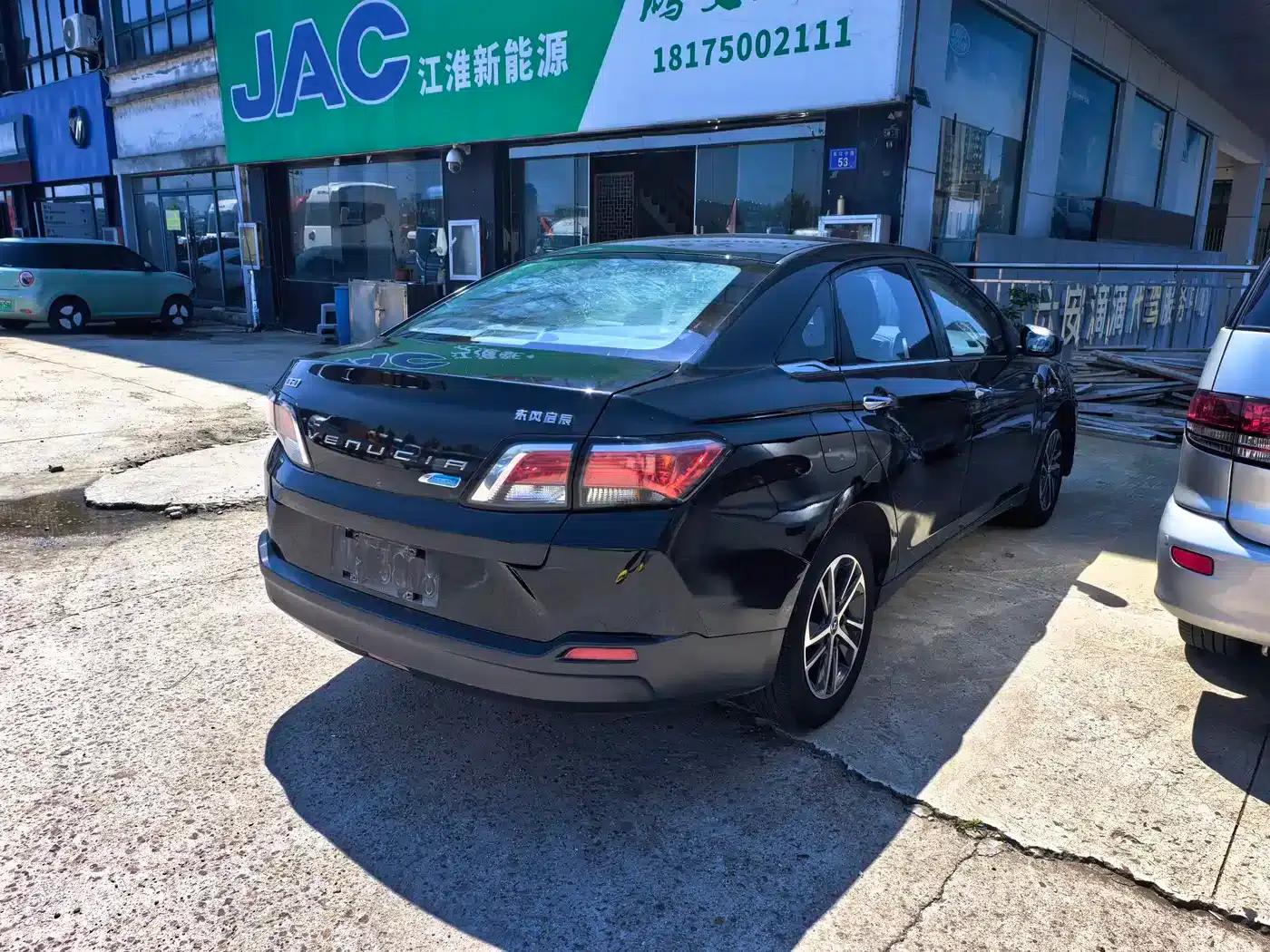 Venucia D60 2018 1.6L CVT Comfort Edition — миниатюра 9