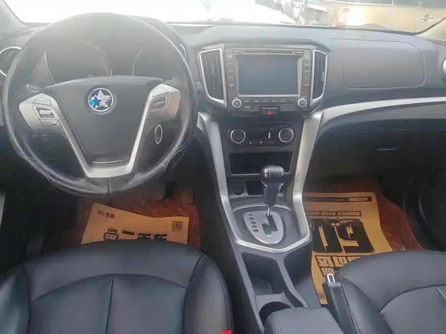 Venucia T70 2016 2.0L CVT Smart Edition — миниатюра 12