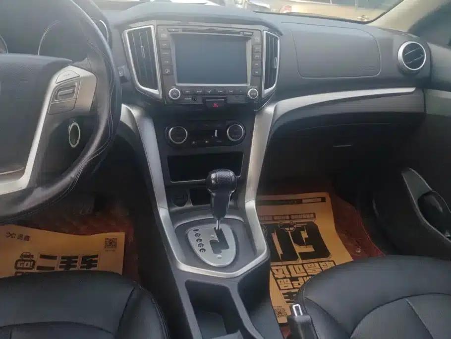 Venucia T70 2016 2.0L CVT Smart Edition — миниатюра 13
