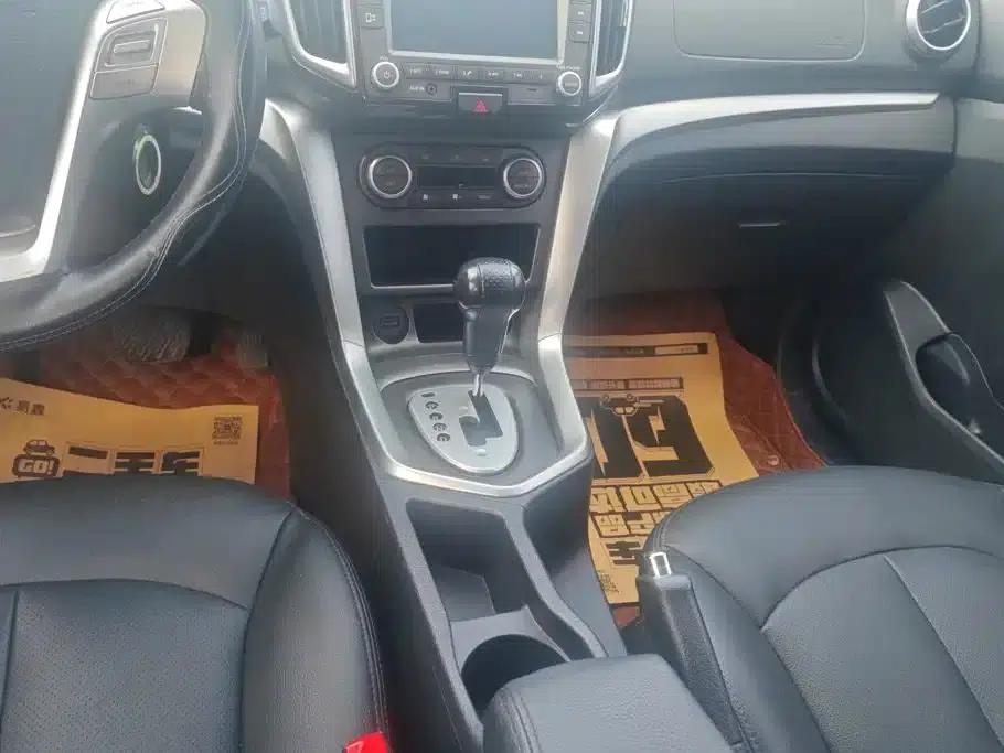 Venucia T70 2016 2.0L CVT Smart Edition — миниатюра 16