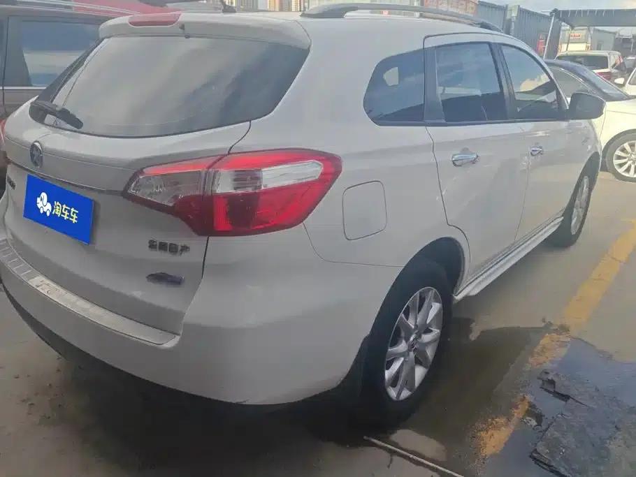 Venucia T70 2016 2.0L CVT Smart Edition — миниатюра 3