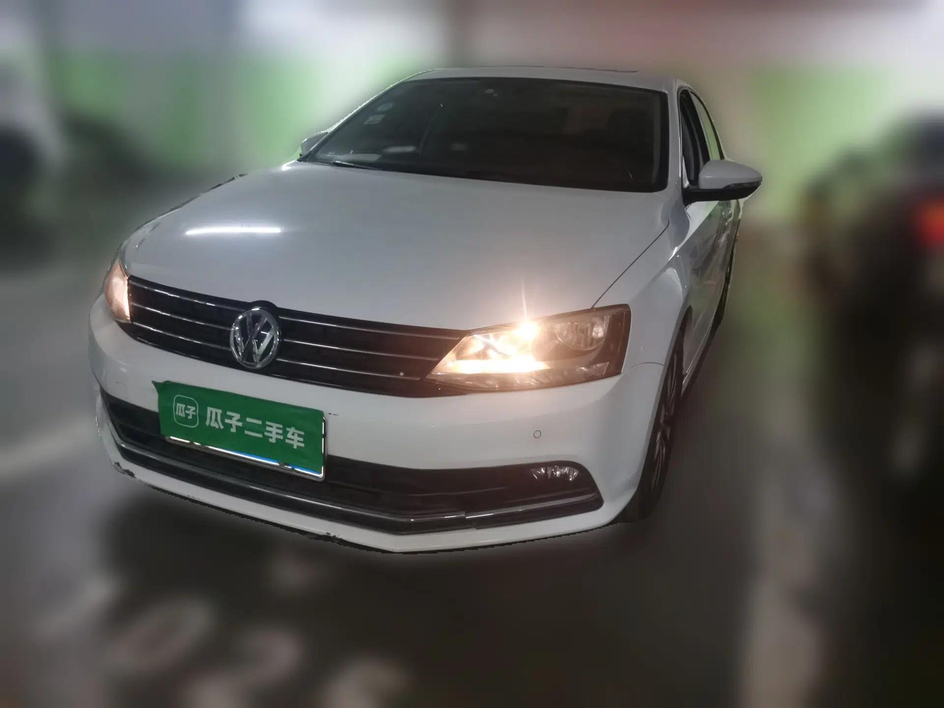 Volkswagen Sagitar 2015 230TSI Automatic Luxury Model — миниатюра 1