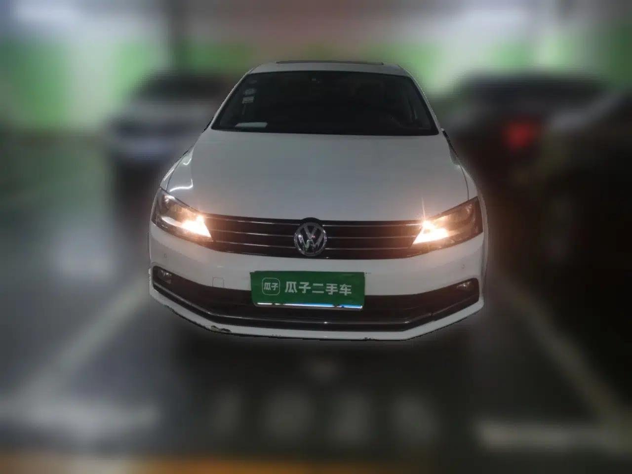 Volkswagen Sagitar 2015 230TSI Automatic Luxury Model — миниатюра 2