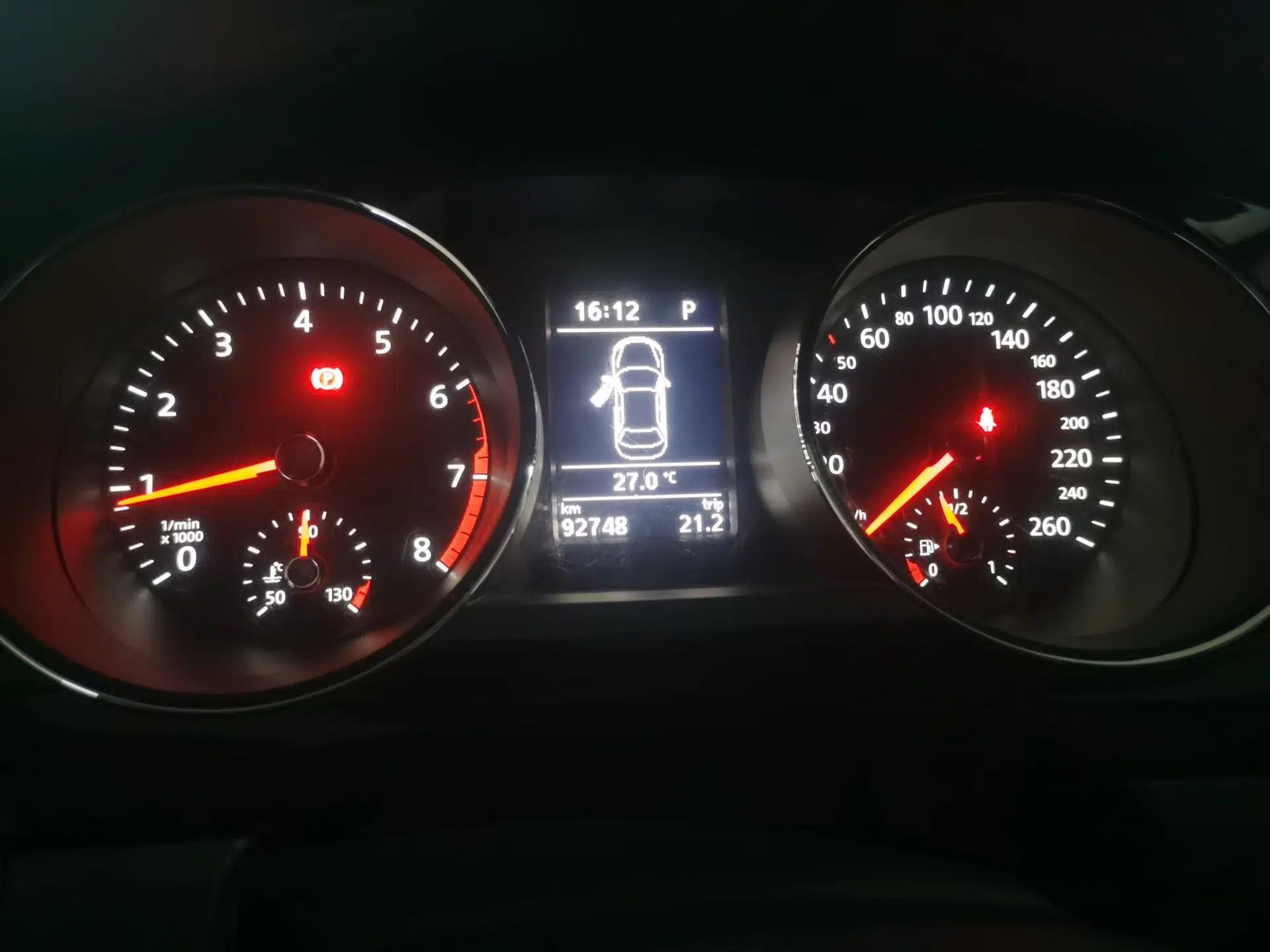 Volkswagen Sagitar 2015 230TSI Automatic Luxury Model — миниатюра 11