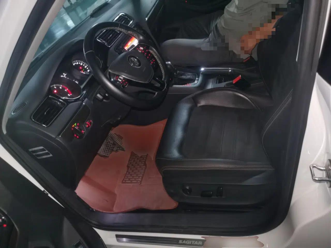 Volkswagen Sagitar 2015 230TSI Automatic Luxury Model — миниатюра 15