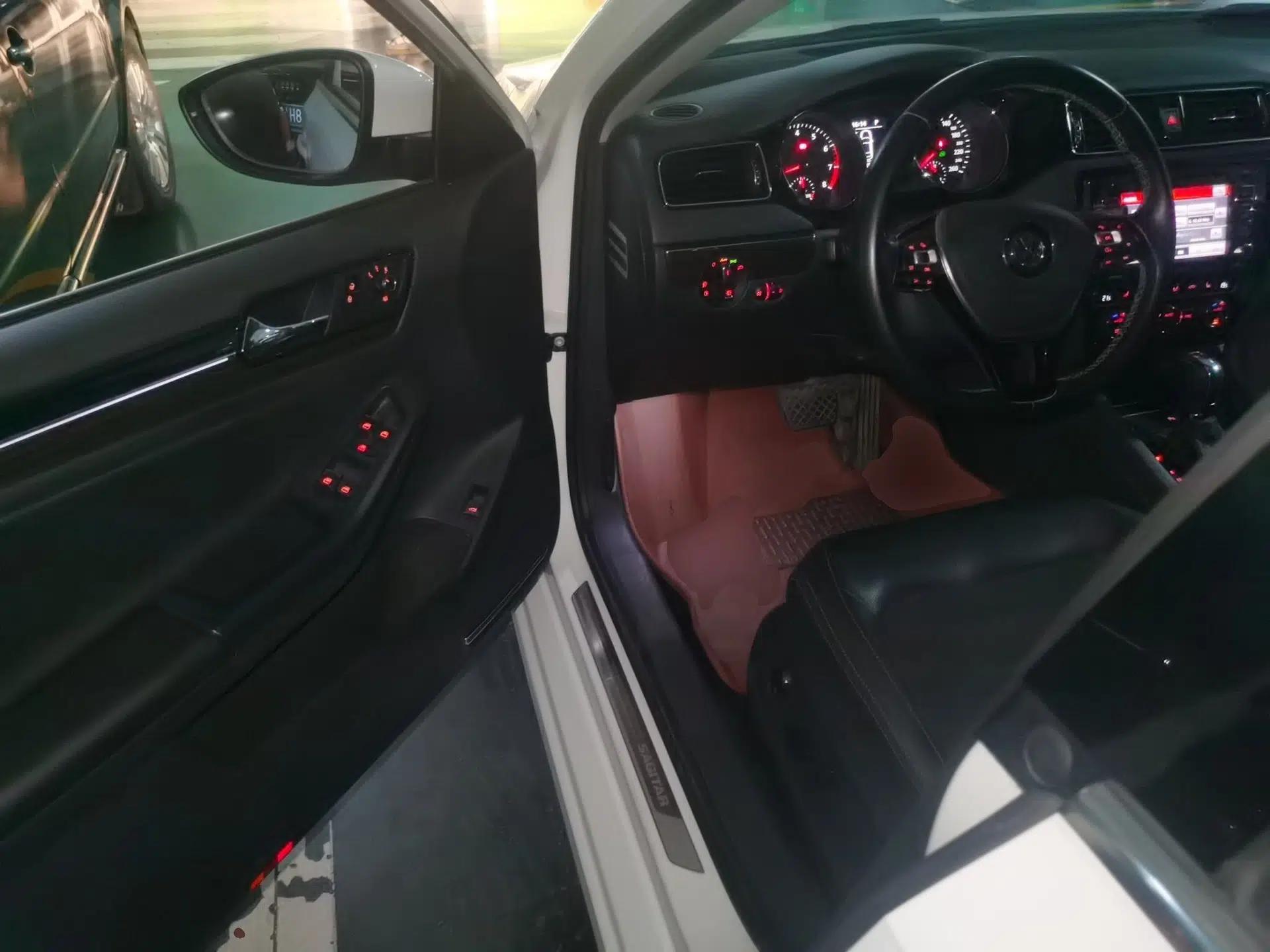 Volkswagen Sagitar 2015 230TSI Automatic Luxury Model — миниатюра 16