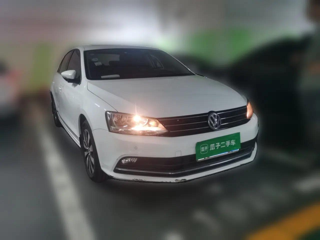 Volkswagen Sagitar 2015 230TSI Automatic Luxury Model — миниатюра 3