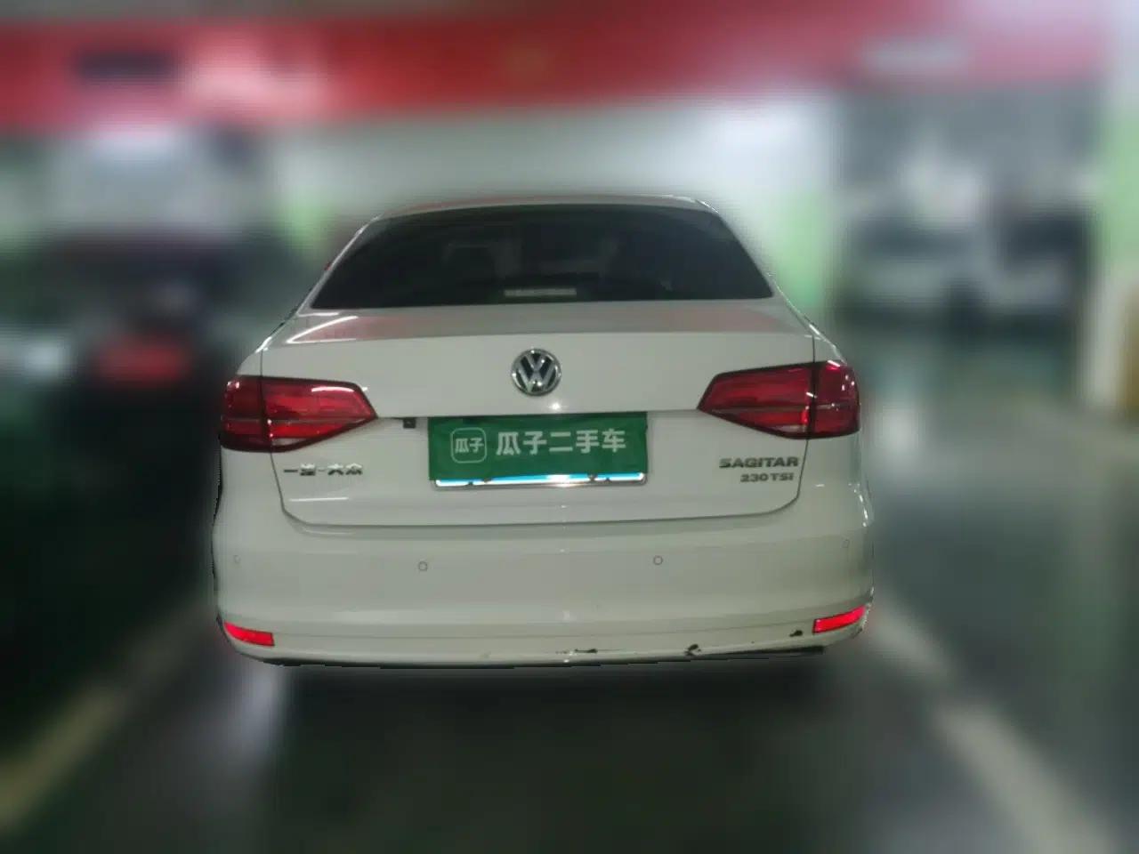 Volkswagen Sagitar 2015 230TSI Automatic Luxury Model — миниатюра 5