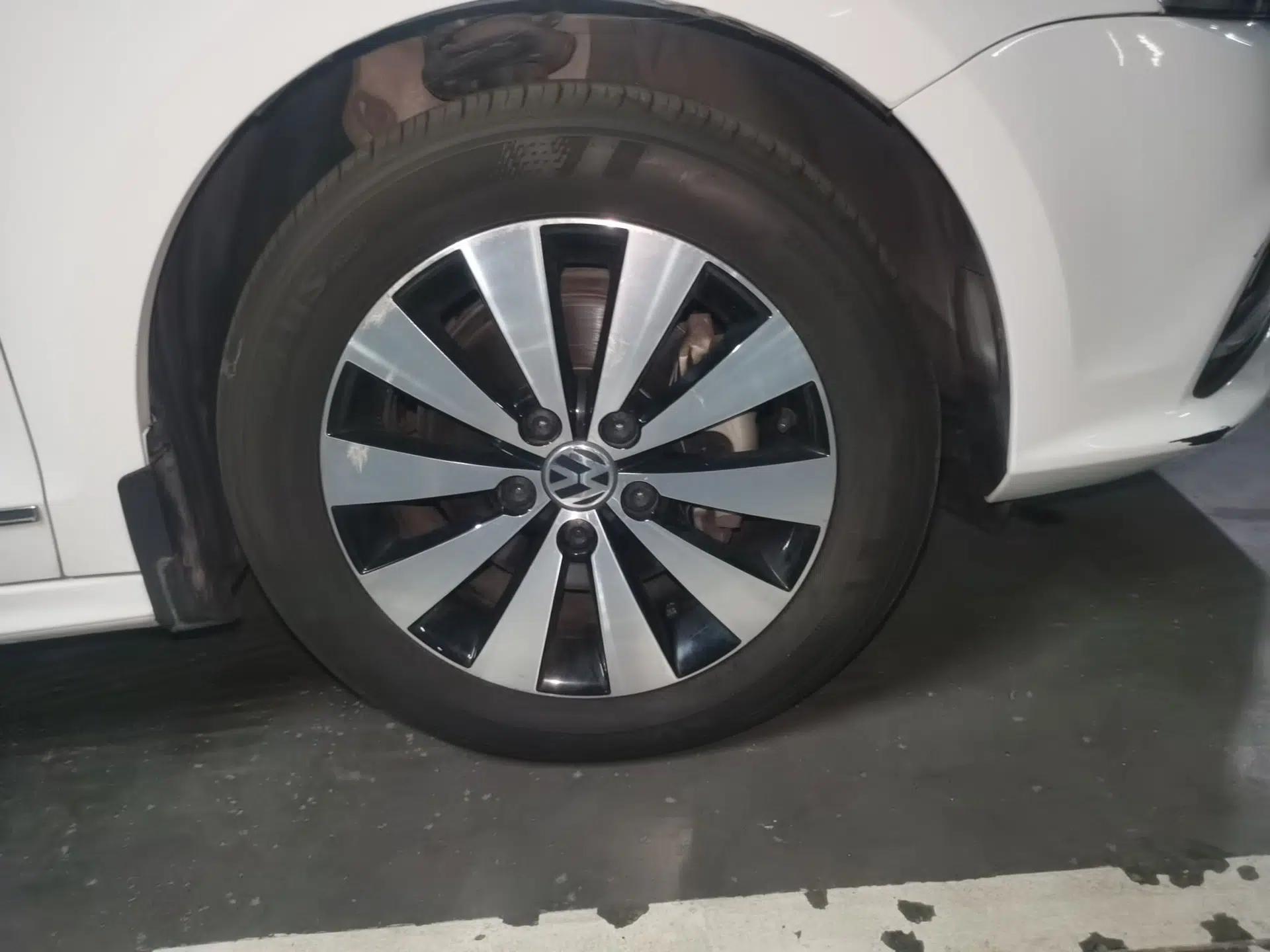 Volkswagen Sagitar 2015 230TSI Automatic Luxury Model — миниатюра 8