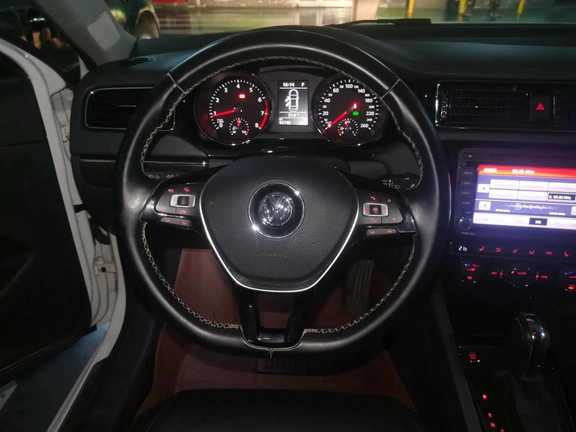 Volkswagen Sagitar 2015 230TSI Automatic Luxury Model — миниатюра 10