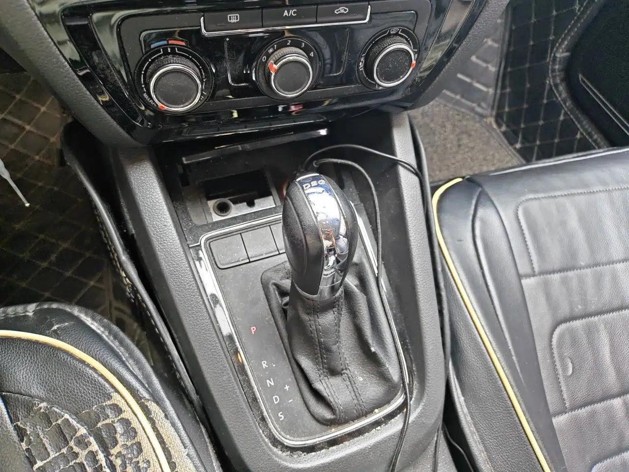 Volkswagen Sagitar 2015 230TSI Automatic Comfort Version — миниатюра 14