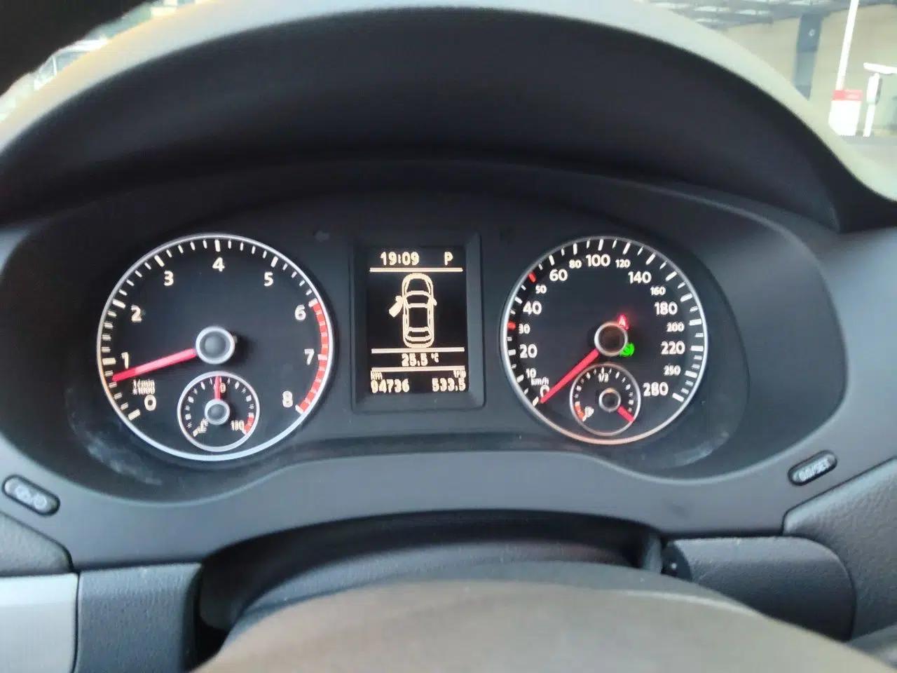Volkswagen Sagitar 2014 1.4TSI Automatic Luxury Model — миниатюра 11