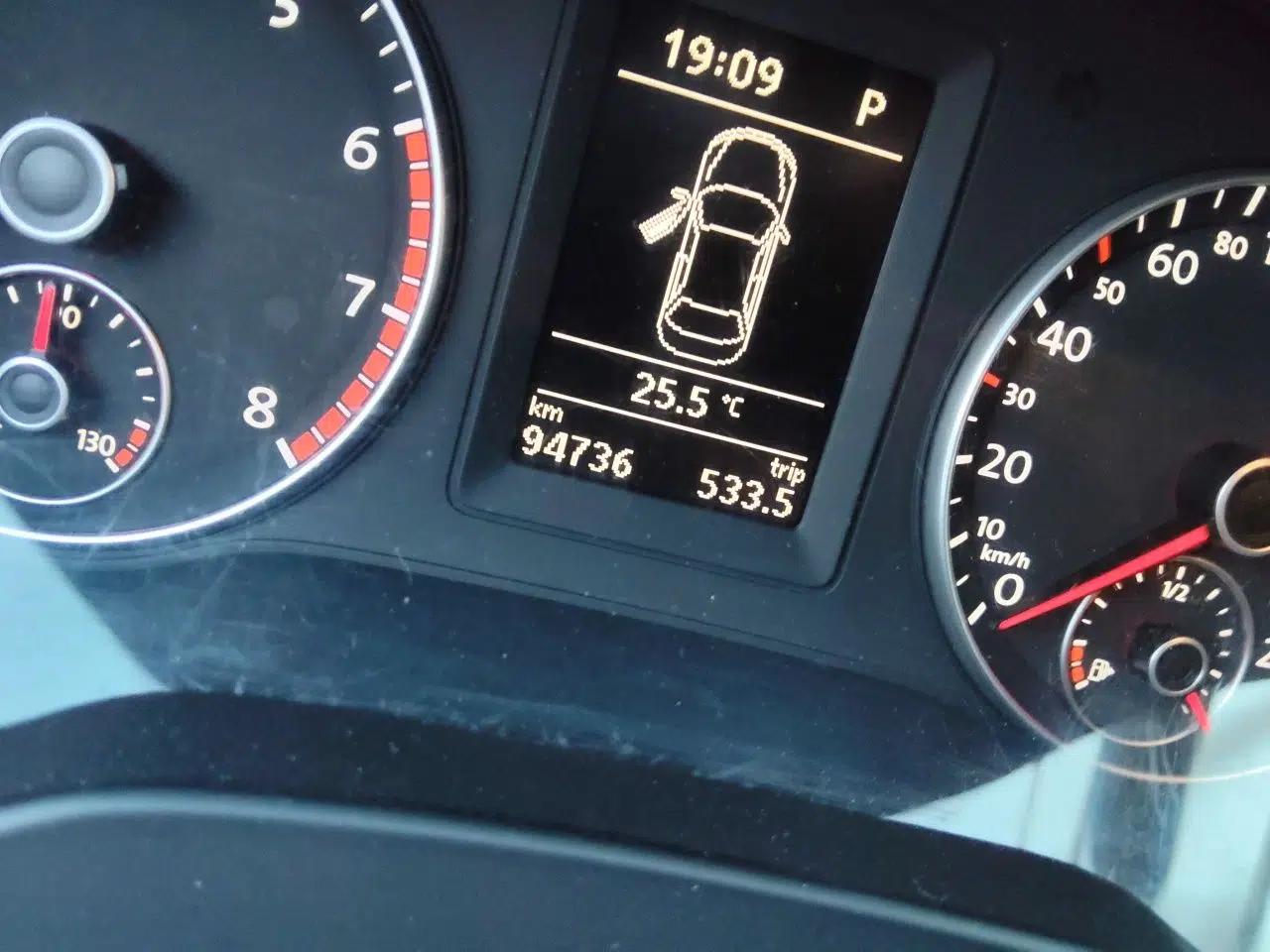 Volkswagen Sagitar 2014 1.4TSI Automatic Luxury Model — миниатюра 12