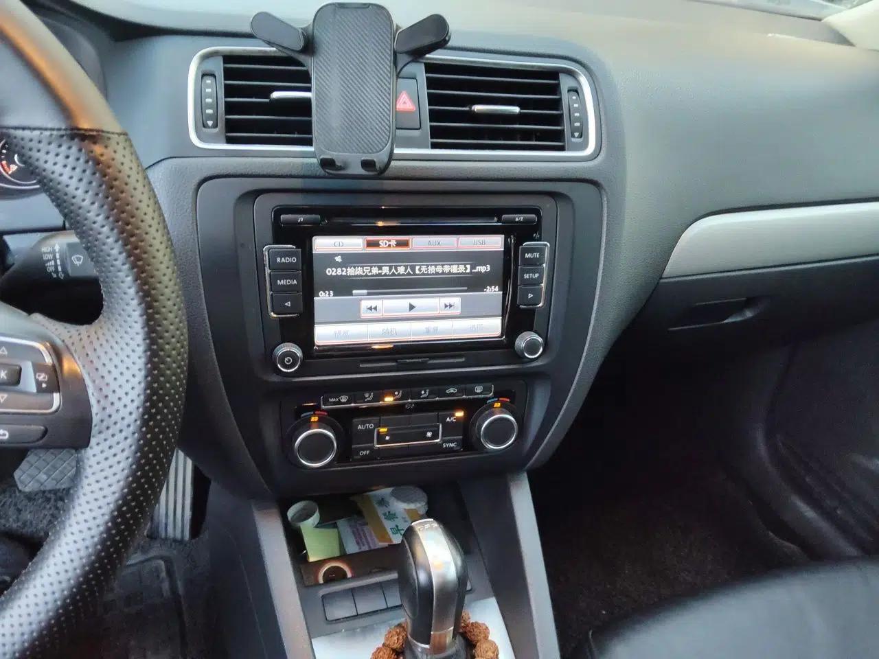 Volkswagen Sagitar 2014 1.4TSI Automatic Luxury Model — миниатюра 13