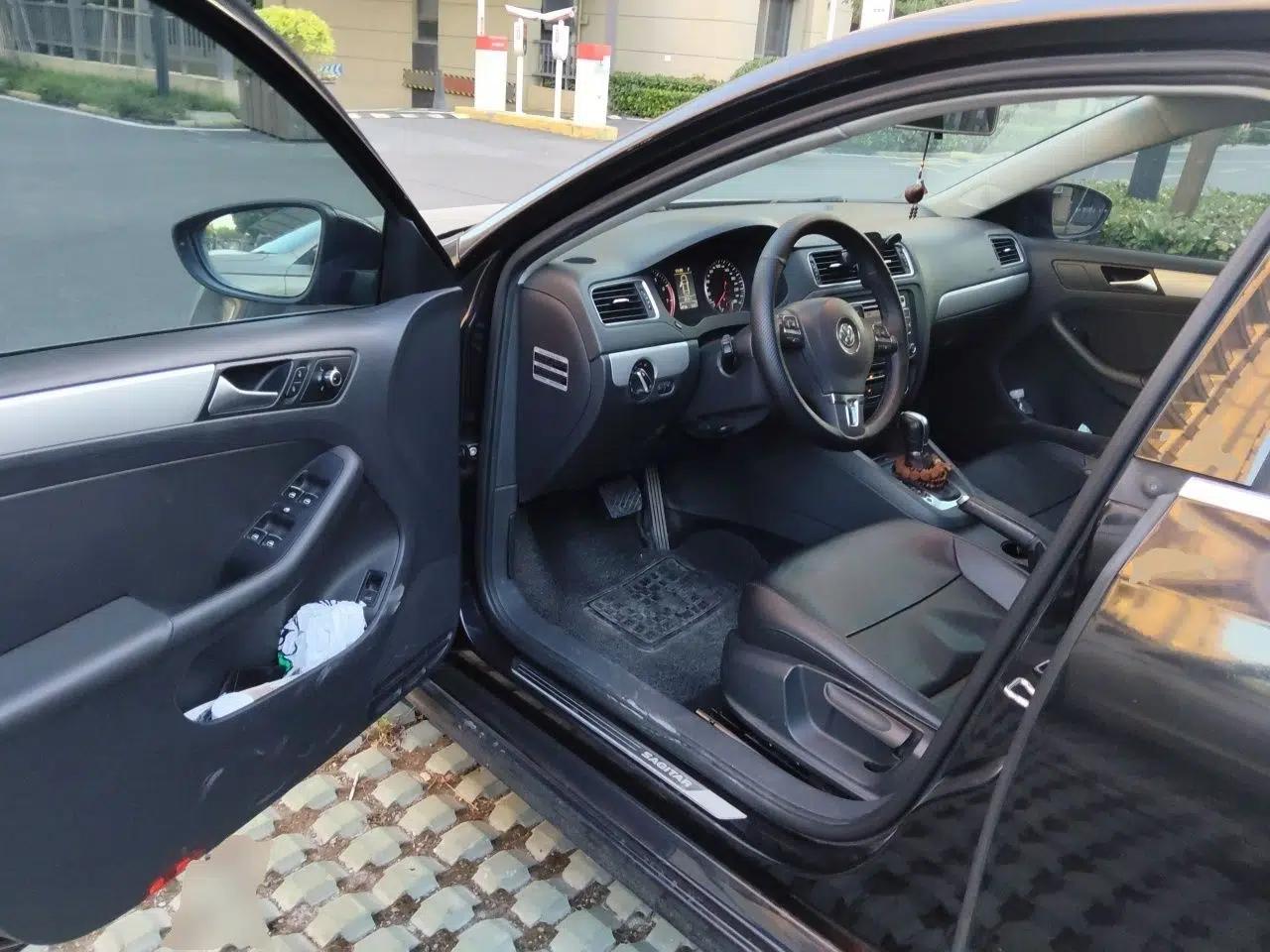 Volkswagen Sagitar 2014 1.4TSI Automatic Luxury Model — миниатюра 16