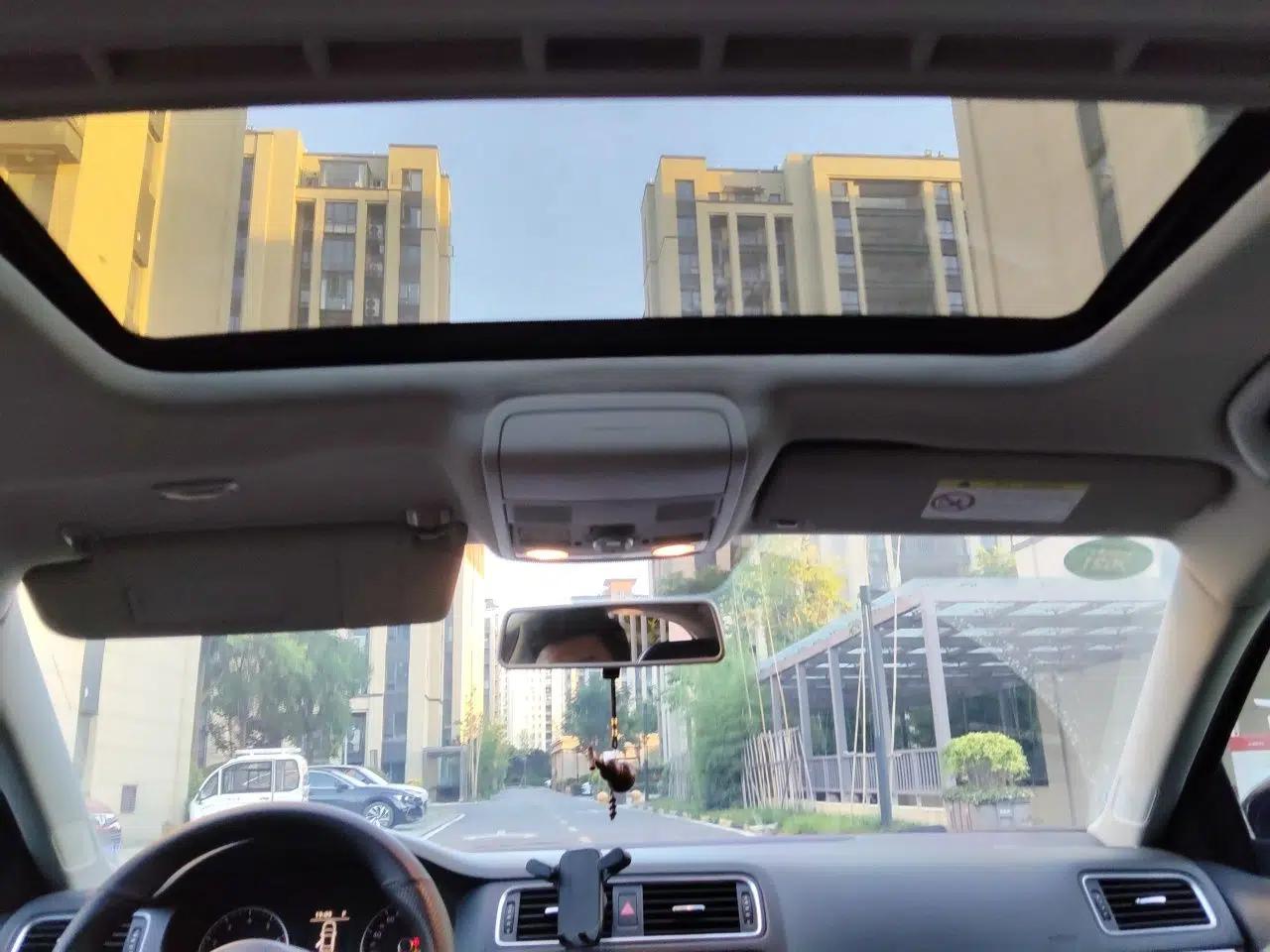 Volkswagen Sagitar 2014 1.4TSI Automatic Luxury Model — миниатюра 18