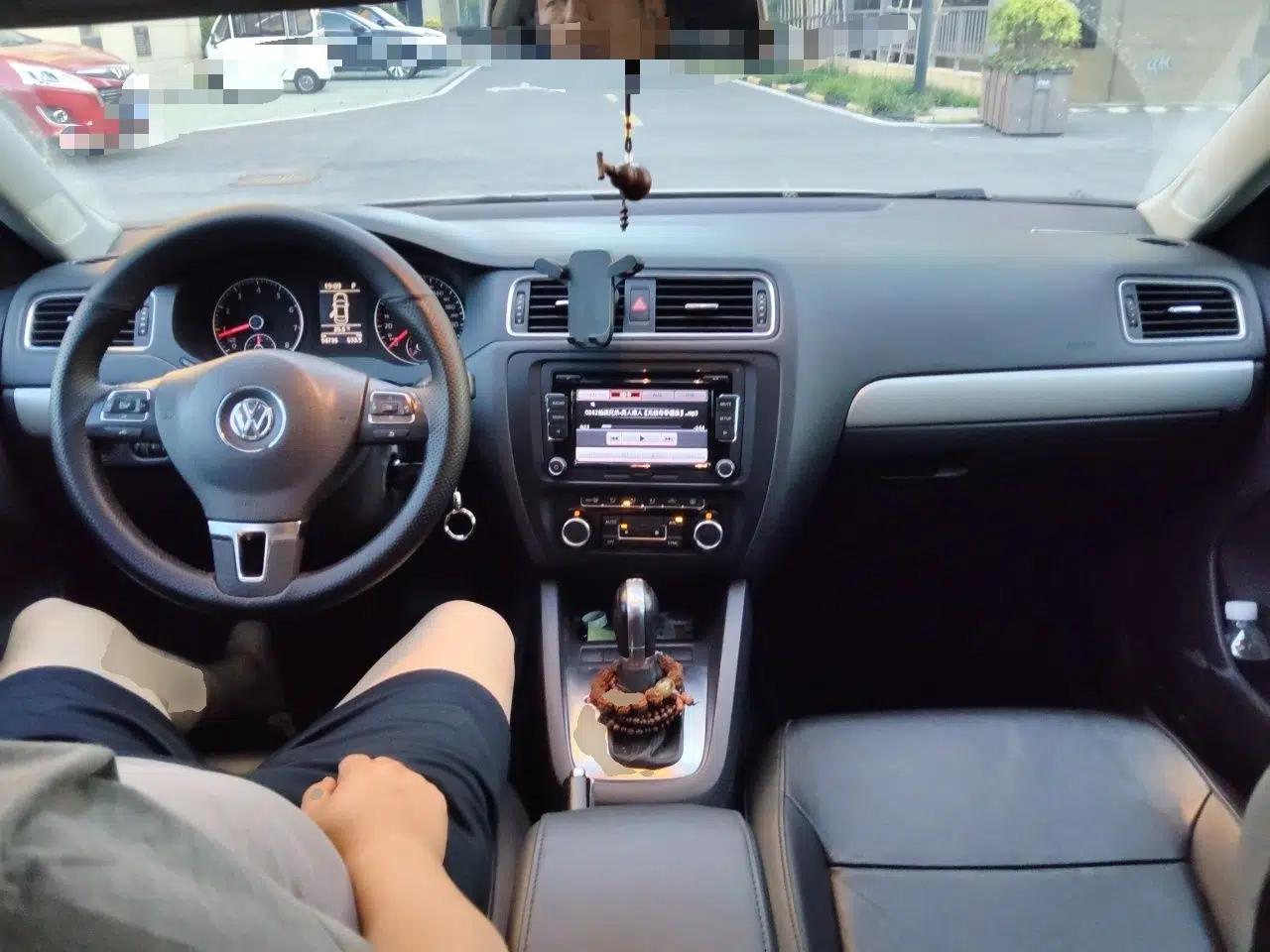 Volkswagen Sagitar 2014 1.4TSI Automatic Luxury Model — миниатюра 9