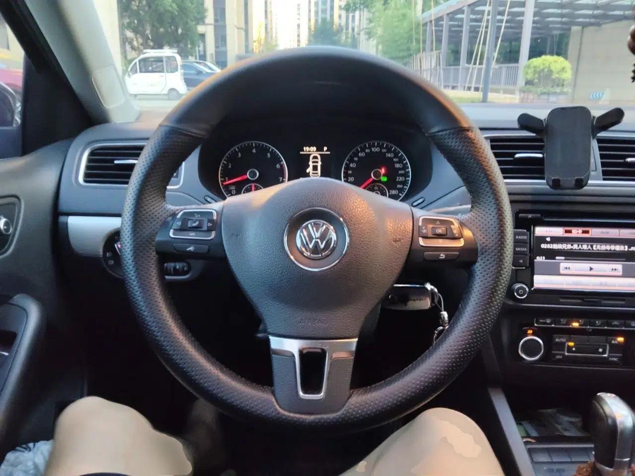 Volkswagen Sagitar 2014 1.4TSI Automatic Luxury Model — миниатюра 10