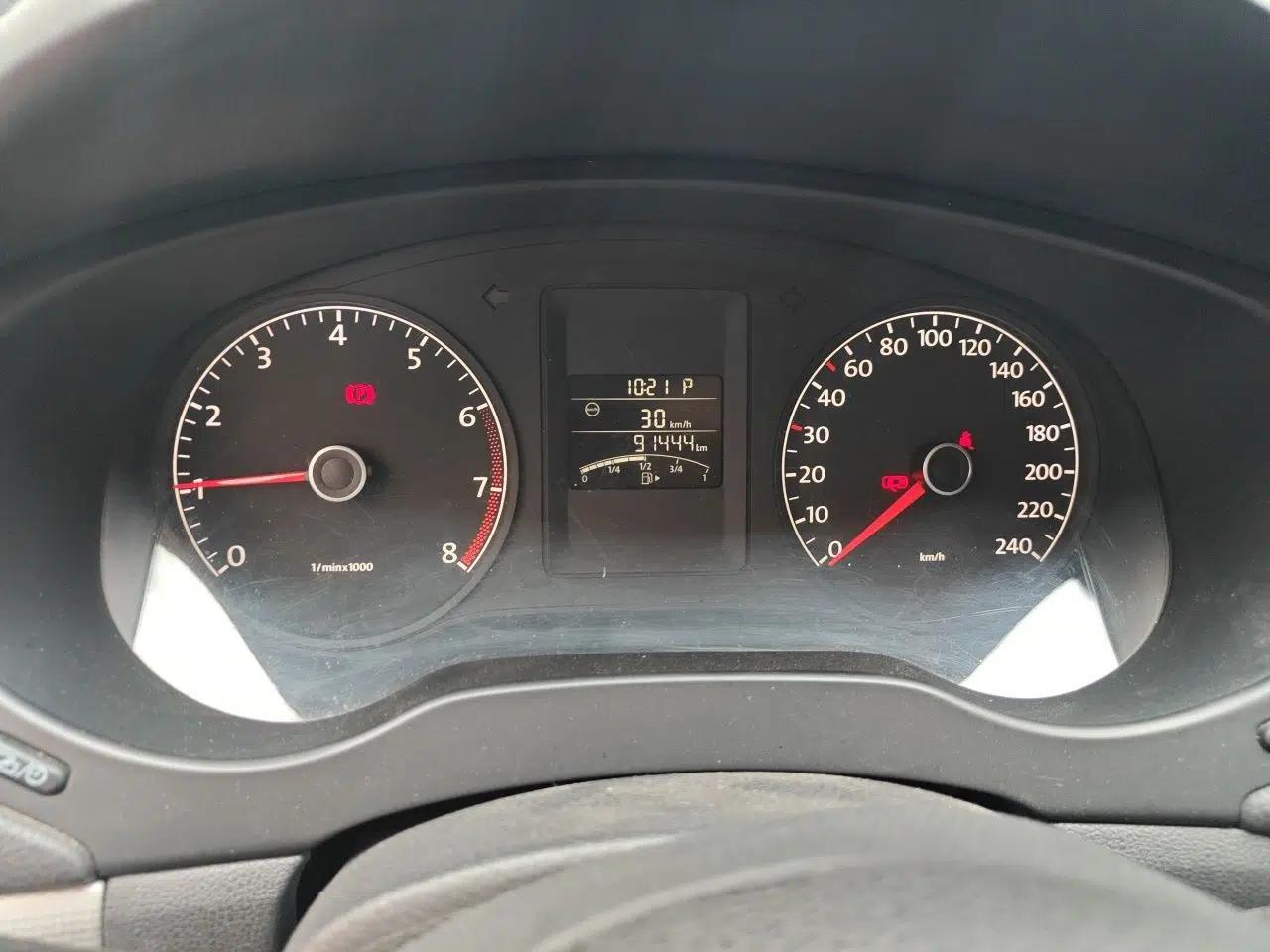 Volkswagen Sagitar 2014 Revised Version 1.6L Automatic Comfort Edition — миниатюра 11