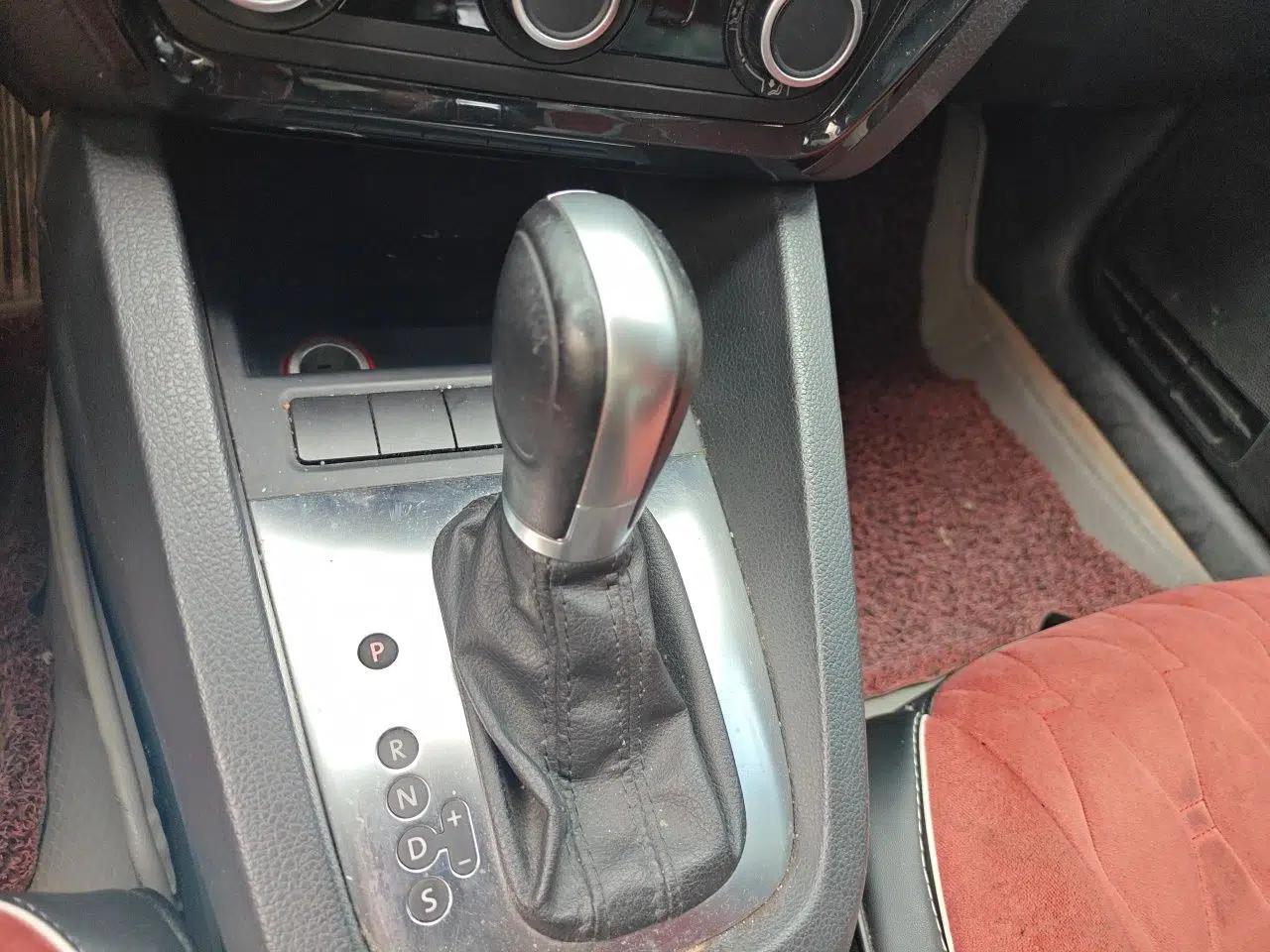 Volkswagen Sagitar 2014 Revised Version 1.6L Automatic Comfort Edition — миниатюра 13
