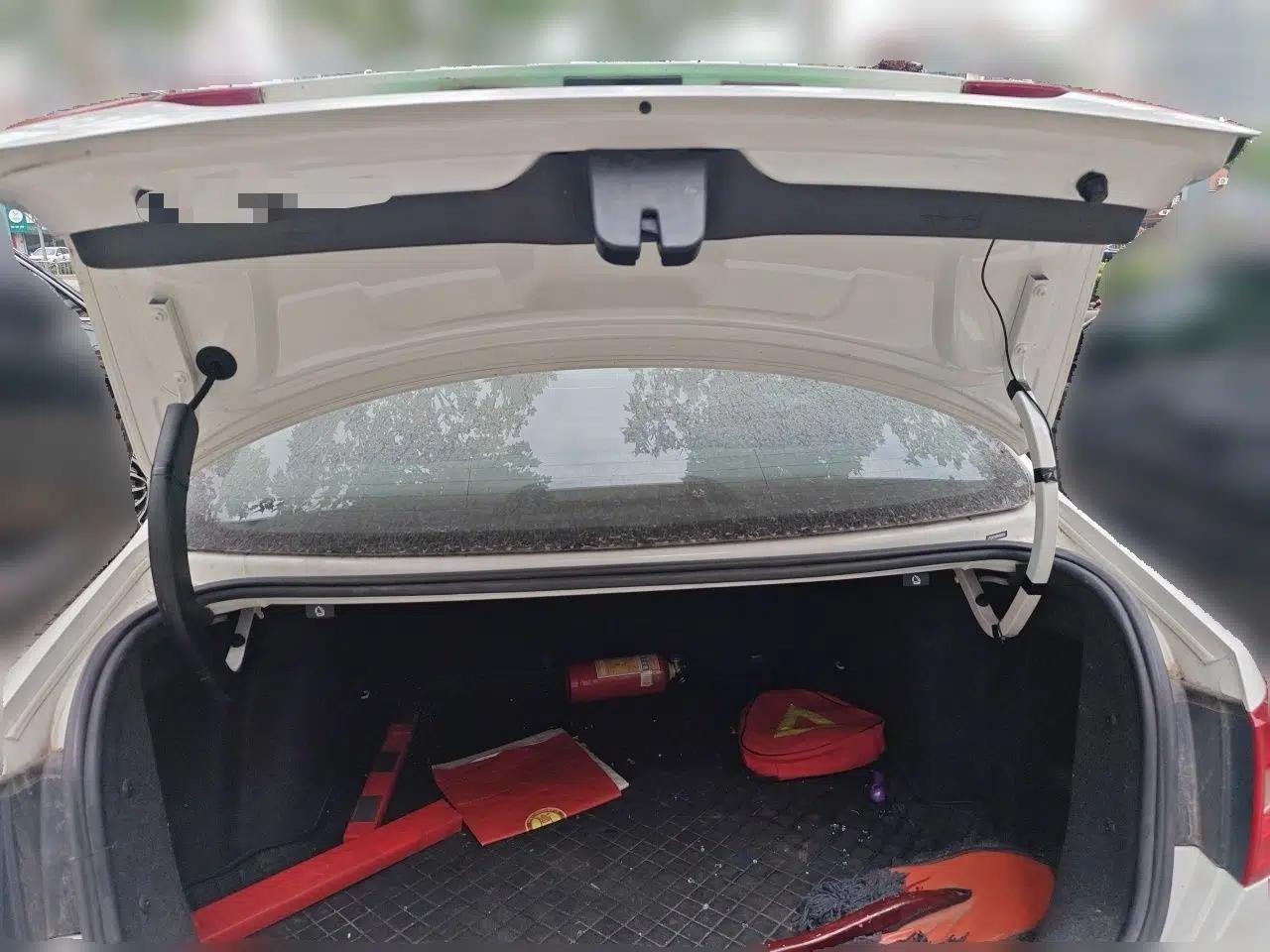 Volkswagen Sagitar 2014 Revised Version 1.6L Automatic Comfort Edition — миниатюра 16