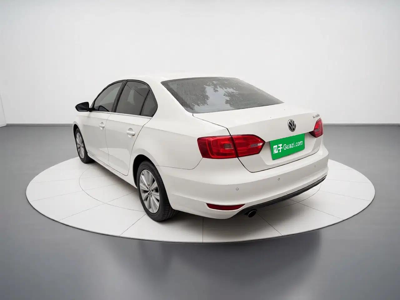 Volkswagen Sagitar 2014 Revised Version 1.6L Automatic Comfort Edition — миниатюра 4