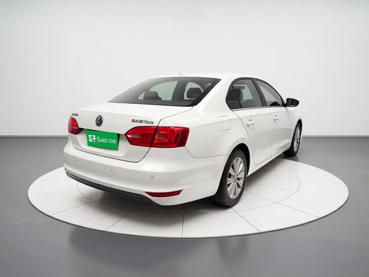 Volkswagen Sagitar 2014 Revised Version 1.6L Automatic Comfort Edition — миниатюра 6