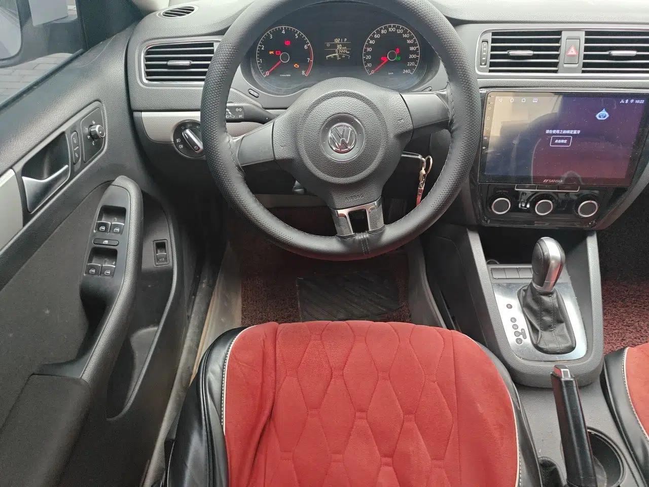 Volkswagen Sagitar 2014 Revised Version 1.6L Automatic Comfort Edition — миниатюра 9