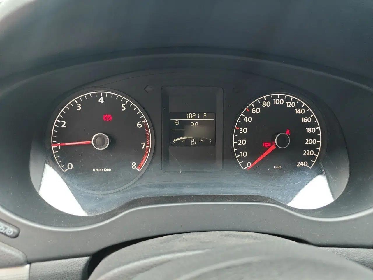 Volkswagen Sagitar 2014 Revised Version 1.6L Automatic Comfort Edition — миниатюра 10