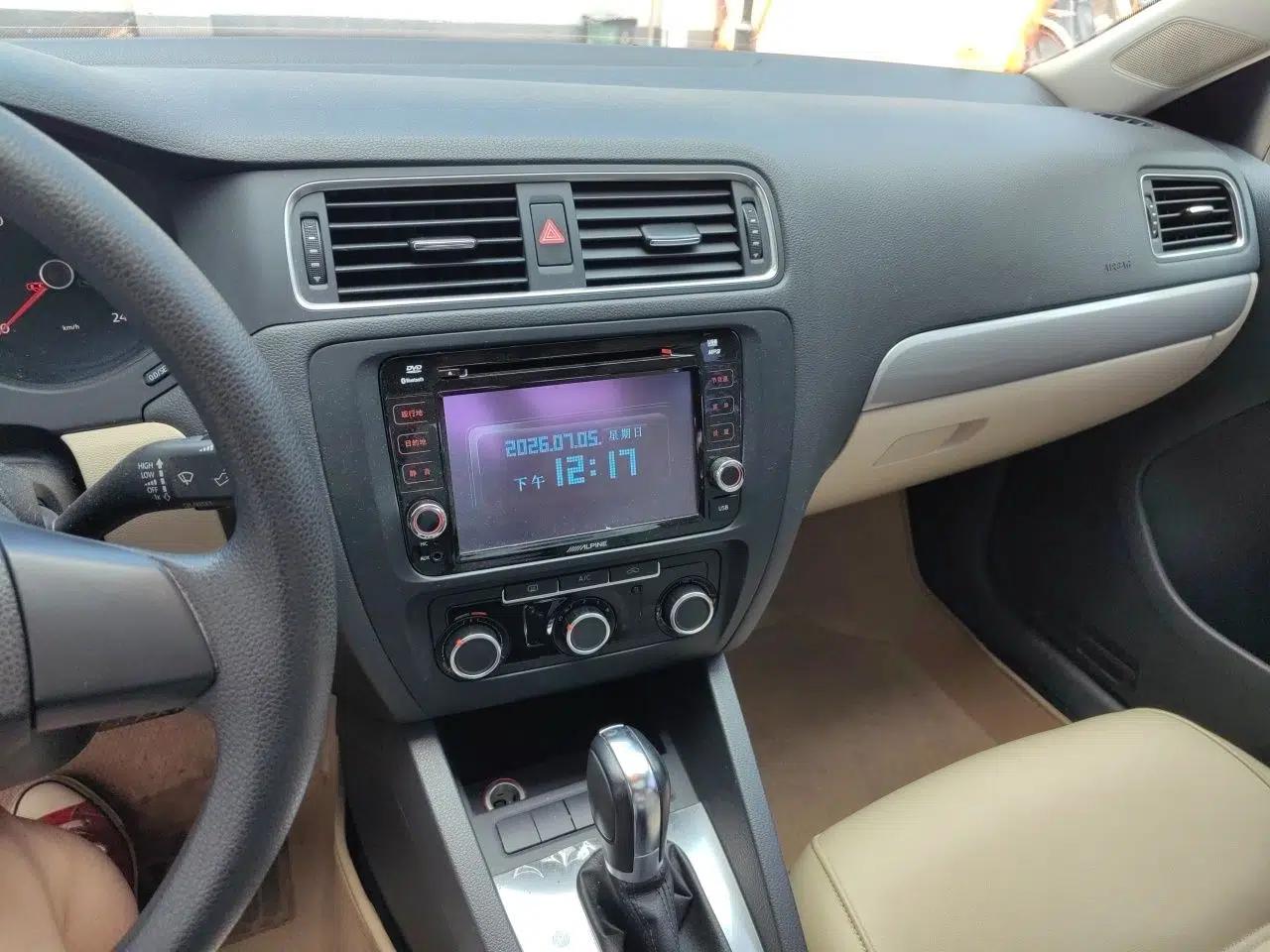 Volkswagen Sagitar 2012 1.6L Automatic Comfort Edition — миниатюра 13