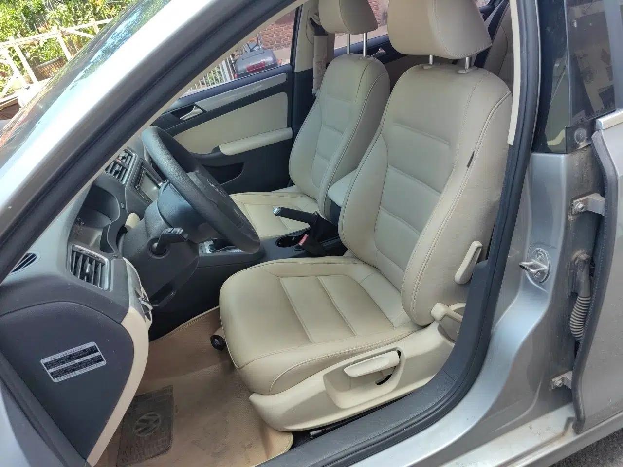 Volkswagen Sagitar 2012 1.6L Automatic Comfort Edition — миниатюра 15