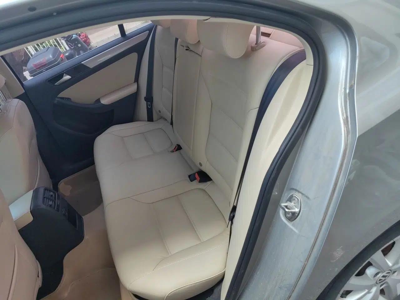 Volkswagen Sagitar 2012 1.6L Automatic Comfort Edition — миниатюра 17