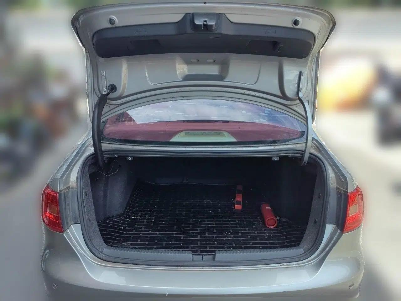 Volkswagen Sagitar 2012 1.6L Automatic Comfort Edition — миниатюра 19