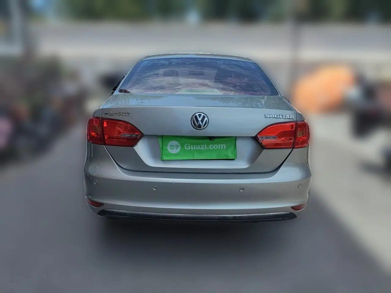 Volkswagen Sagitar 2012 1.6L Automatic Comfort Edition — миниатюра 5
