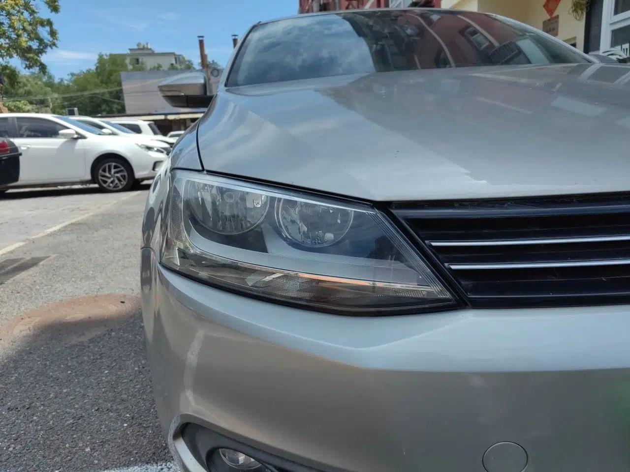 Volkswagen Sagitar 2012 1.6L Automatic Comfort Edition — миниатюра 7
